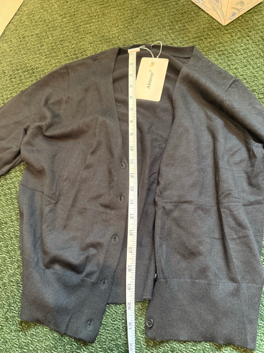 Ahlaray Women's Cropped Cardigan with buttons - Picture 2 of 8
